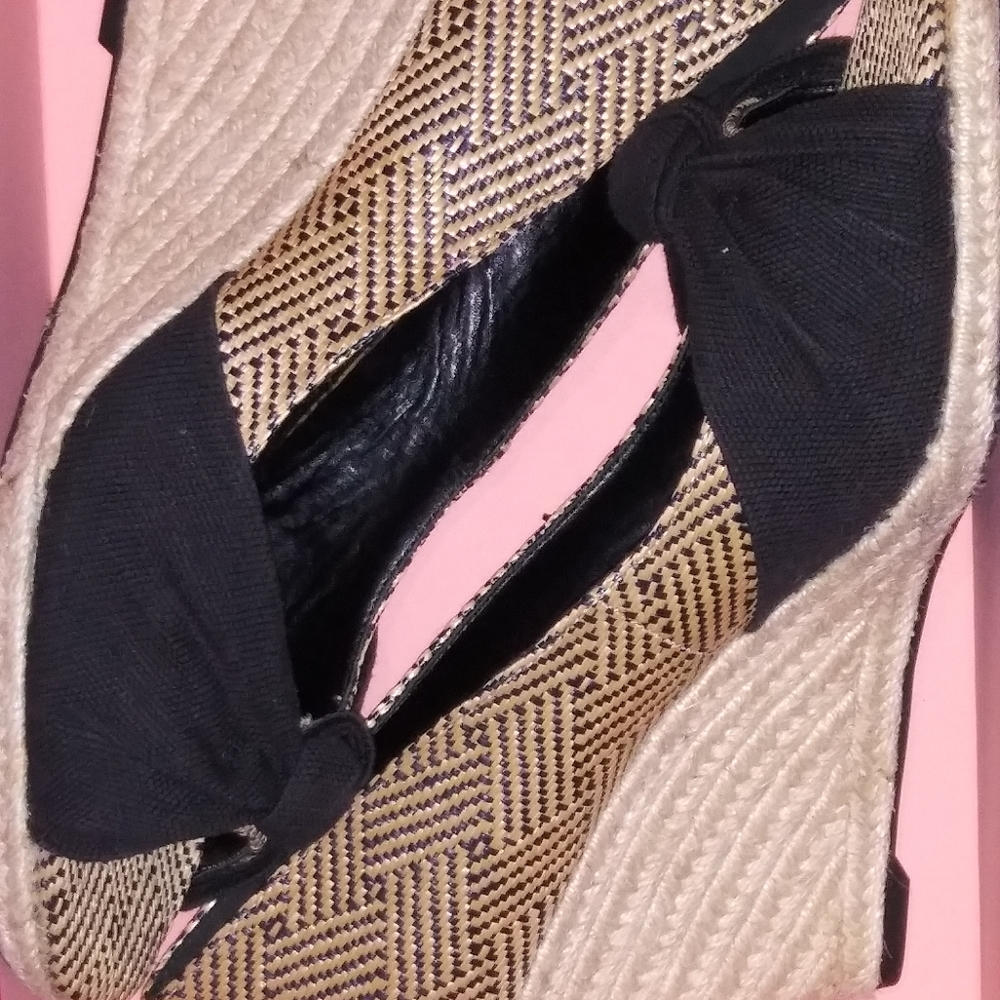 Heel - Picture 2 of 3
